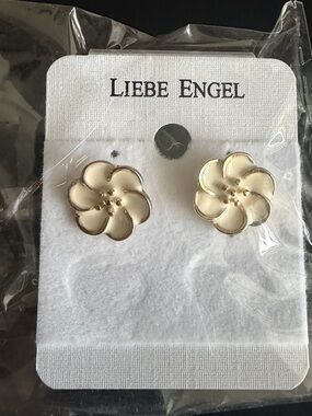 Cream Floral Stud Earrings with Gold Trim